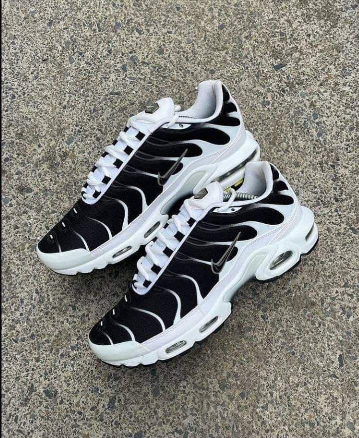 Nike Air Max Plus Black White
