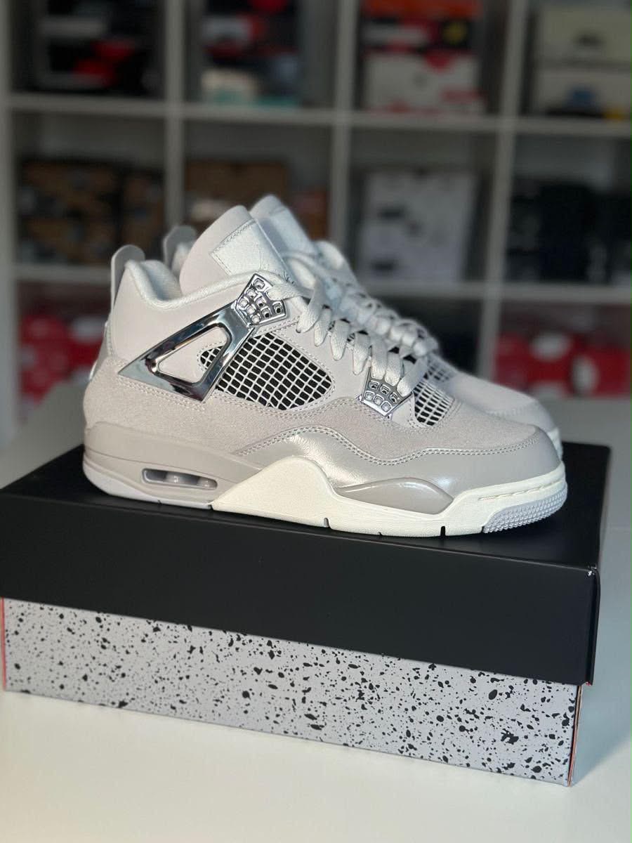 Air Jordan 4 Frozen Moments